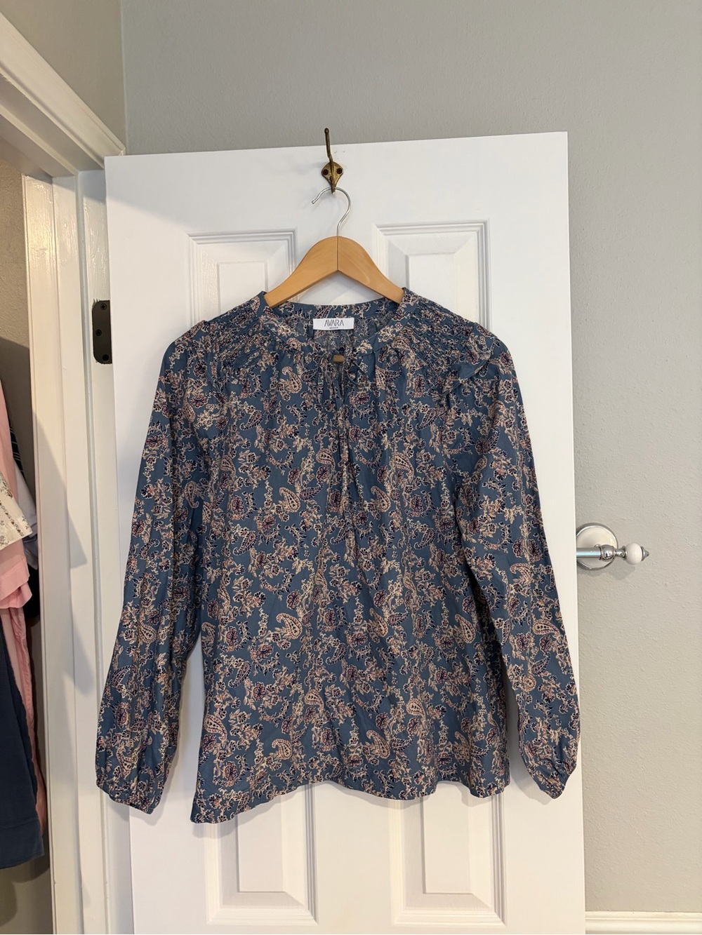 Avara Paisley Smocked Yoke Blouse Medium